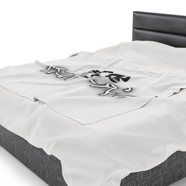 Brat Life TriSkull Velveteen Plush Blanket - Image 7