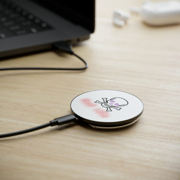 Brat Life Skull Magnetic Induction Charger - Image 5