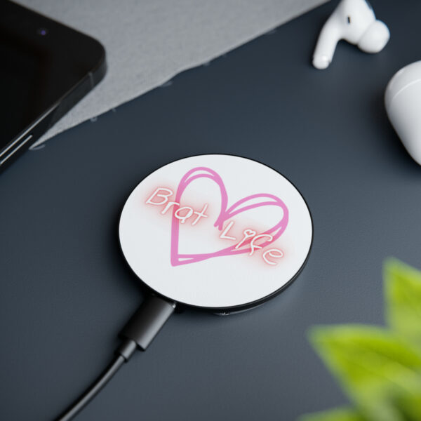 Brat Life Hearts Magnetic Induction Charger - Image 4