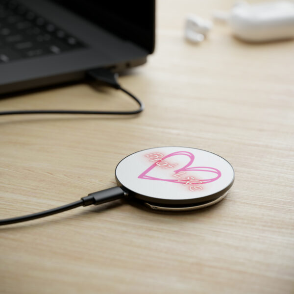 Brat Life Hearts Magnetic Induction Charger - Image 5